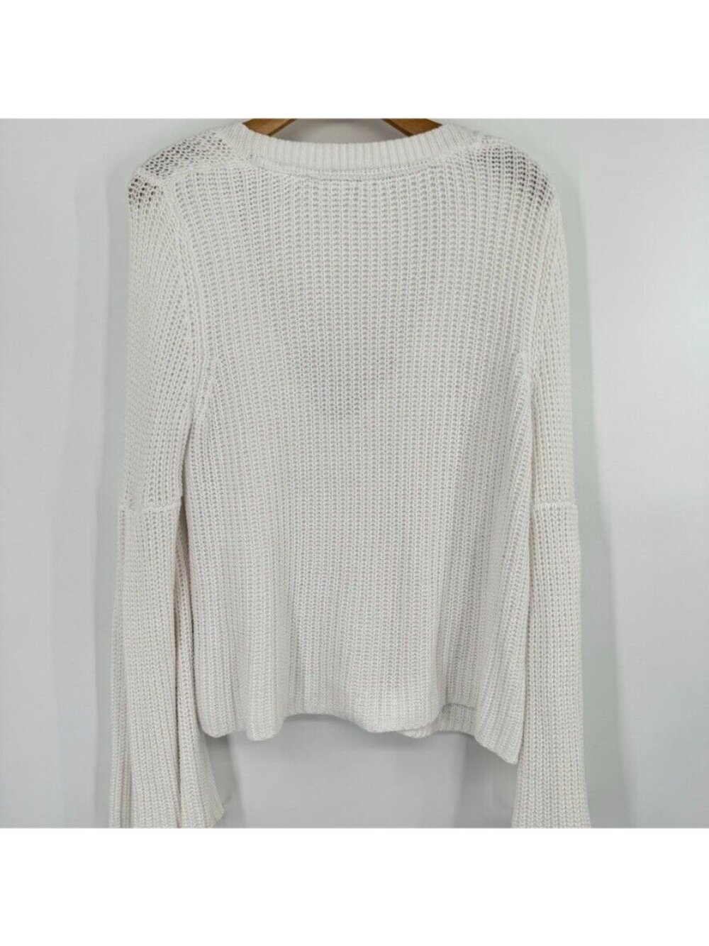 Free People White Cropped Sweater DAMSEL V Neck Knit flared sleeves size small - Picture 9 of 12
